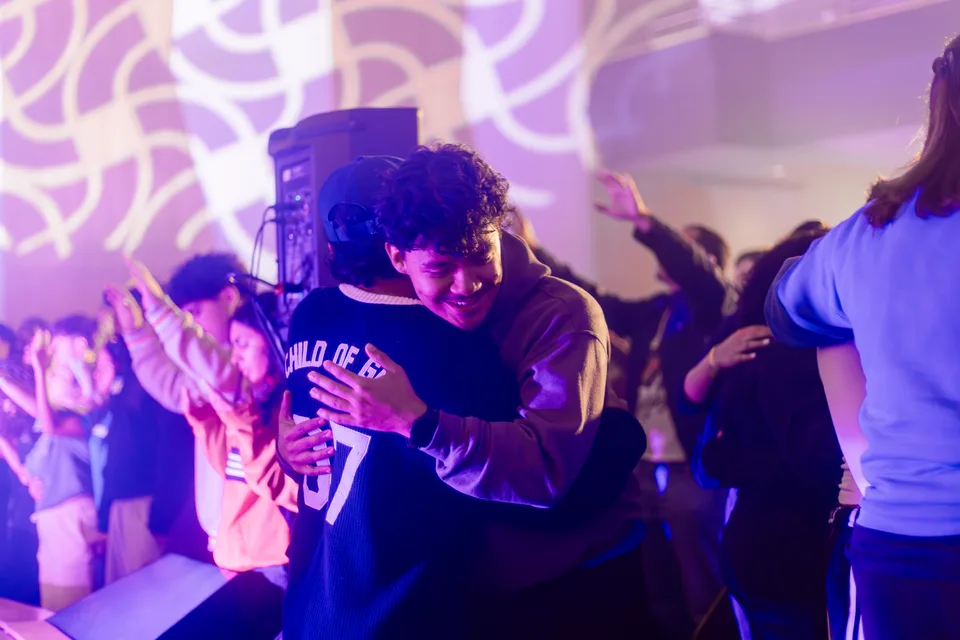 Jóvenes adultos en comunidad en Christ Fellowship